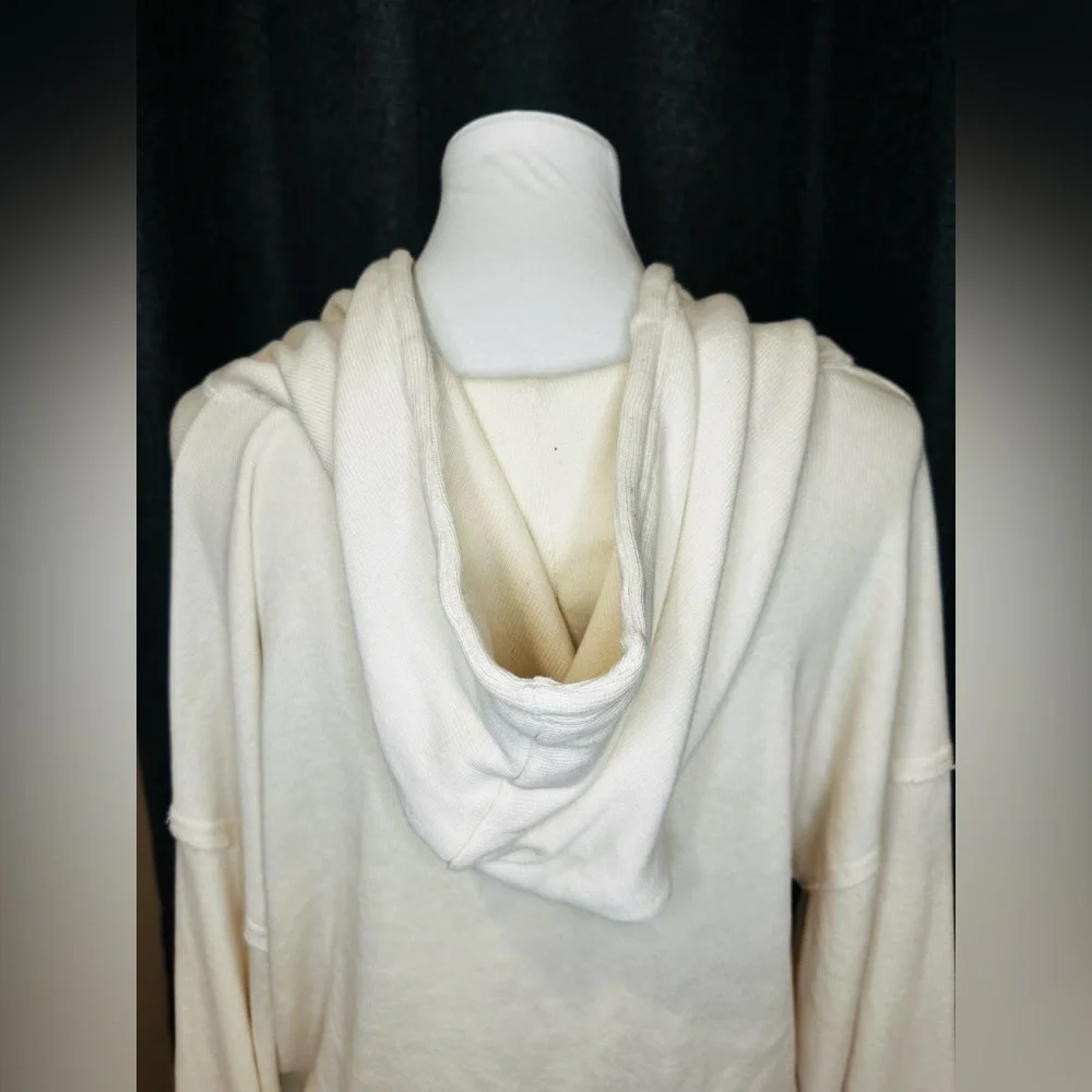 FB Beach Cream Waffle Knit Hoodie Women’s Size Large – Lightweight Pullover Top